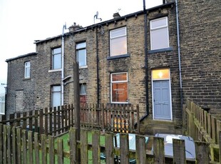 Terraced house to rent in Crossley Street, Queensbury, Bradford BD13