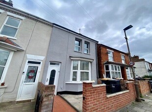 Terraced house to rent in Dunville Road, Bedford MK40
