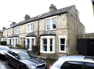 Terraced house to rent in George Street, Cambridge CB4