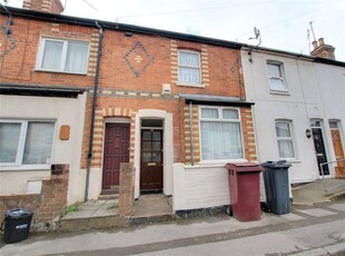 Terraced house to rent in Hart Street, Reading RG1