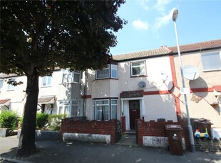 Terraced house to rent in Heath Road, Chadwell Heath RM6