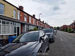 Terraced house to rent in Kennedy Road, Salford M5