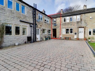 Terraced house to rent in Longcroft, Huddersfield, West Yorkshire HD5