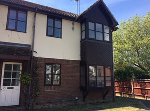 Terraced house to rent in Orchard Close, Wokingham RG40