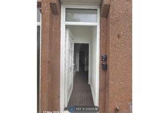 Terraced house to rent in Penzance Street, Manchester M40
