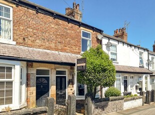 Terraced house to rent in Russell Street, Harrogate HG2