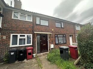 Terraced house to rent in Slough, Berkshire SL2