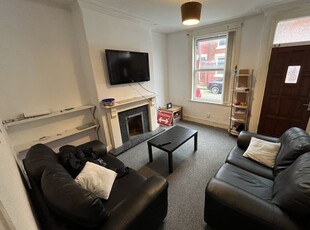 Terraced house to rent in Welton Place, Leeds, West Yorkshire LS6