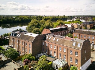 Town house for sale in Millers Court, Chiswick Mall W4
