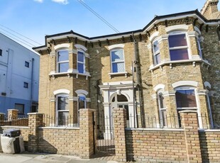1 bedroom flat for rent in Perry Hill SE6