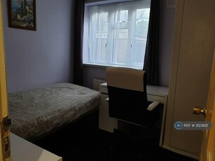 1 bedroom flat share for rent in Cottenham House, London, N19