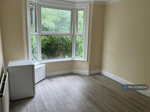 1 bedroom house share for rent in Blenheim Gardens, London, NW2