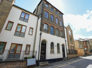 2 bedroom apartment for rent in Princes Street, Gravesend, DA11