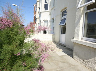 2 bedroom apartment for rent in Seaview Terrace, Westbrook, Margate, CT9