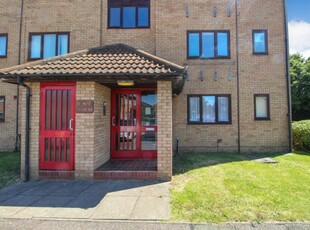 2 bedroom apartment for sale in Alburgh Close, Bedford, Bedfordshire, MK42