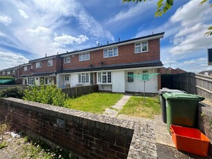 2 bedroom end of terrace house for rent in Gifford Road, Upper Stratton, Swindon, SN3
