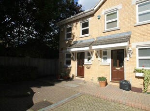 2 bedroom end of terrace house for rent in Meadside Close, BR3