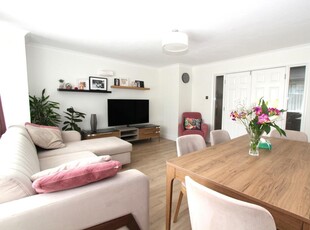 2 bedroom flat for rent in Caroline Court, Bath Road, Reading, RG1