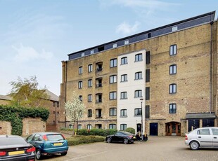 2 bedroom flat for rent in Cubitt Wharf, Isle Of Dogs, London, E14