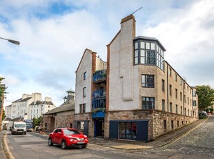2 bedroom flat for rent in FESTIVAL LET Calton Road, Holyrood, Edinburgh, EH8