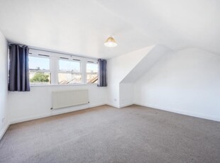 2 bedroom flat for rent in Green Lanes, Stoke Newington, N16