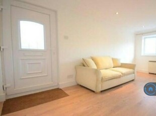 2 bedroom flat for rent in Hawkesbury Drive, Calcot, Reading, RG31