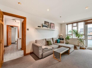 2 bedroom flat for rent in Manor Road, Stoke Newington, London, N16