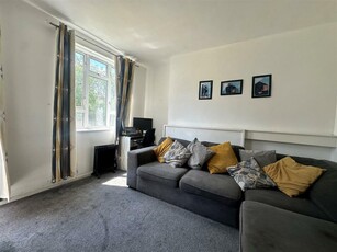 2 bedroom flat for rent in Patmore Street, SW8