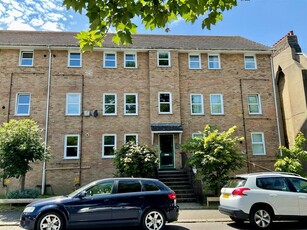 2 bedroom flat for rent in Priory Gate Road, Dover, CT17
