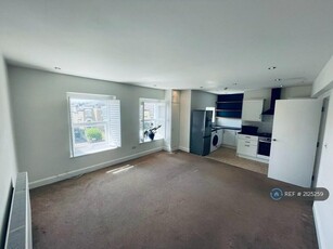 2 bedroom flat for rent in Stanstead Road, London, SE23