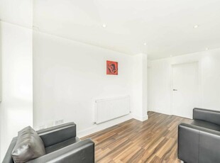 2 bedroom flat for rent in Station Road, London, NW4