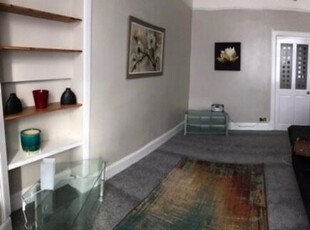 2 bedroom flat for rent in Thornwood Avenue, Glasgow, G11