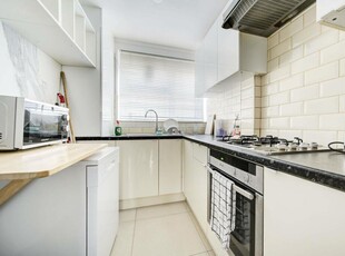 2 bedroom flat for rent in Wyfold Road, Munster Village, London, SW6