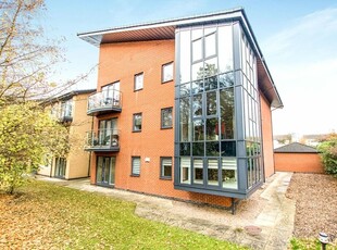 2 bedroom flat for sale in Manton Road, Lincoln, Lincolnshire, LN2