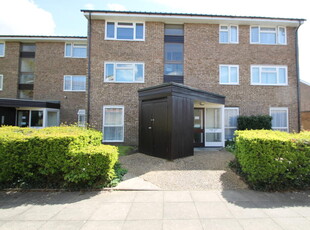 2 bedroom ground floor flat for rent in Glendower Crescent - Orpington, BR6