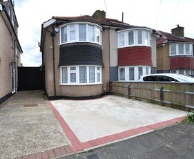 2 bedroom semi-detached house for rent in Colyton Close, Welling, DA16