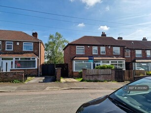 2 bedroom semi-detached house for rent in Wavertree Road, Manchester, M9