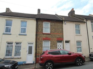 2 bedroom terraced house for rent in Gordon Road, Chatham, ME4