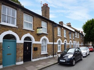 2 bedroom terraced house for rent in Mooreland Road Bromley BR1