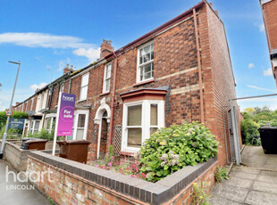 2 bedroom terraced house for sale in Newland Street West, Lincoln, LN1