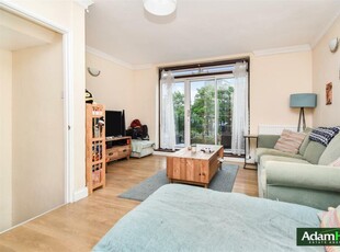 3 bedroom apartment for rent in Station Road, Finchley Central, N3