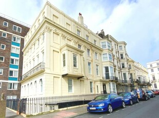 3 bedroom flat for rent in Cavendish Place, Brighton, BN1