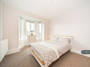 3 bedroom flat for rent in Felbridge House, London, SE22