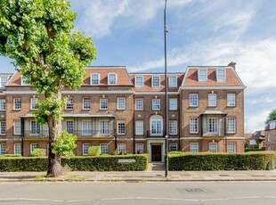 3 bedroom flat for rent in Fortis Green, London, N10