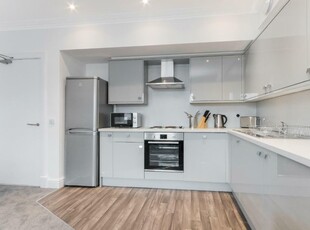 3 bedroom flat for rent in West Savile Terrace, Newington, Edinburgh, EH9