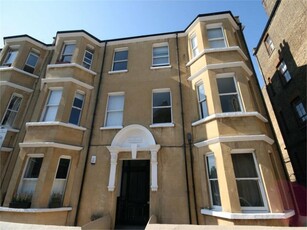 3 bedroom ground floor flat for rent in Mowll Street, Oval, SW9