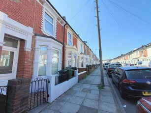 3 bedroom house for rent in Ringwood road, Southsea, PO4