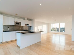 3 bedroom penthouse for rent in Abbey Road, St Johns Wood, NW8