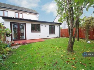 3 bedroom semi-detached house for rent in Ballantrae Drive, Newton Mearns, Glasgow, G77