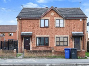 3 bedroom semi-detached house for rent in Broadway, Dunscroft, Doncaster, South Yorkshire, DN7